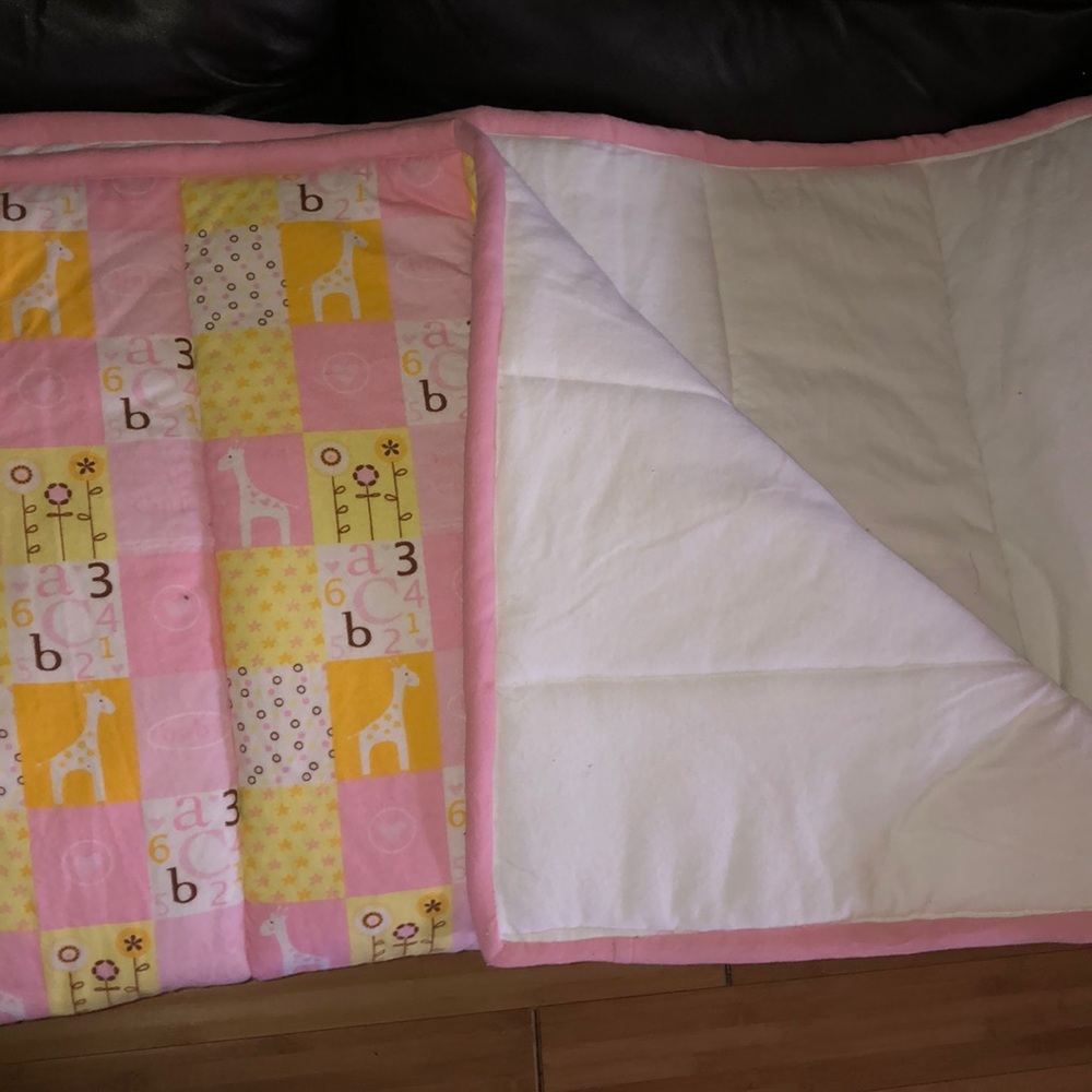 Baby Girl Giraffe Blanket - Picture 2 of 2